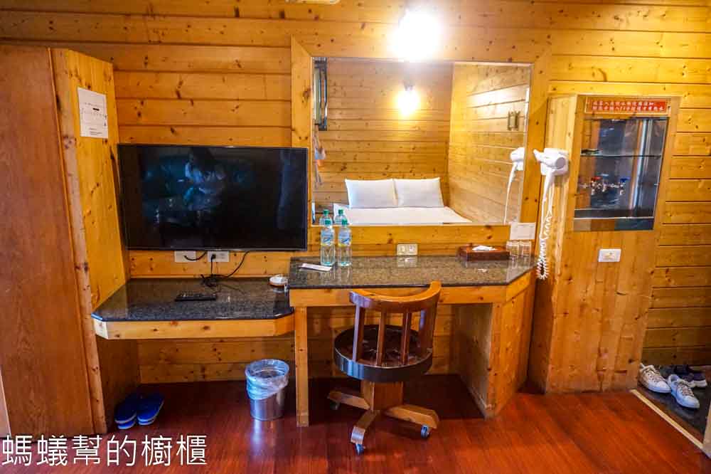 金台灣山莊 | 南投溪頭住宿推薦，純天然杉木打造民宿，還可遠眺山林。