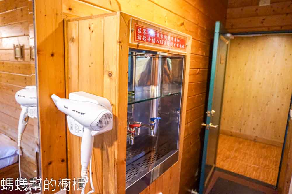 金台灣山莊 | 南投溪頭住宿推薦，純天然杉木打造民宿，還可遠眺山林。