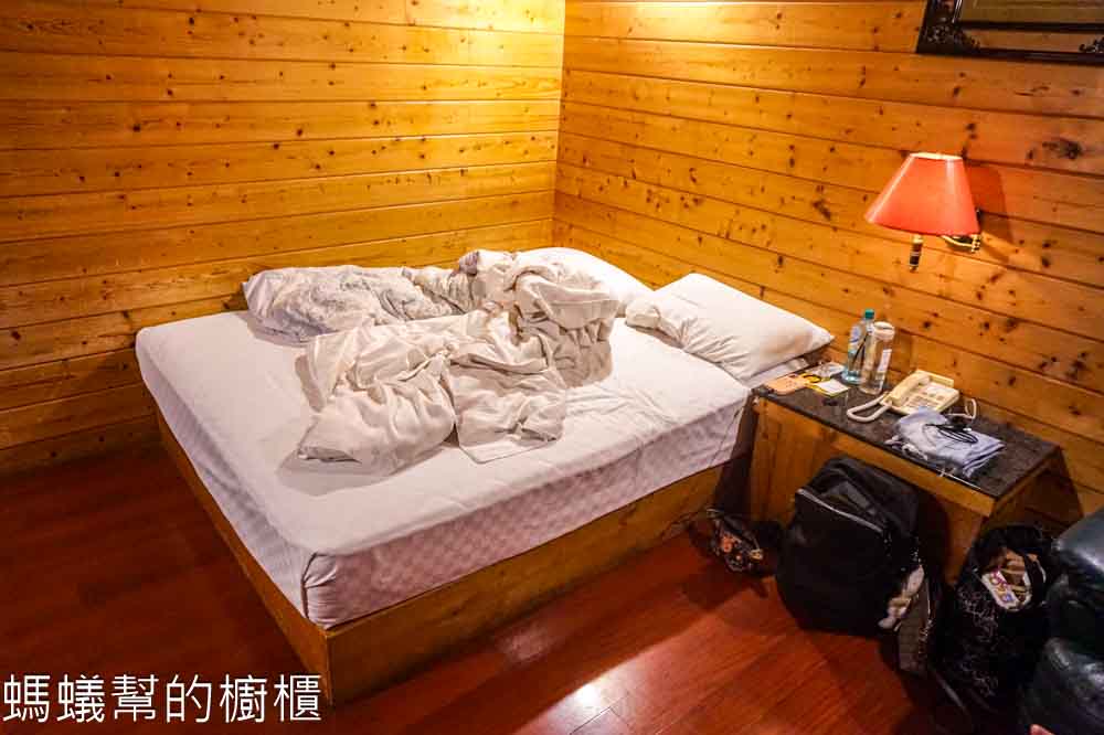 金台灣山莊 | 南投溪頭住宿推薦，純天然杉木打造民宿，還可遠眺山林。