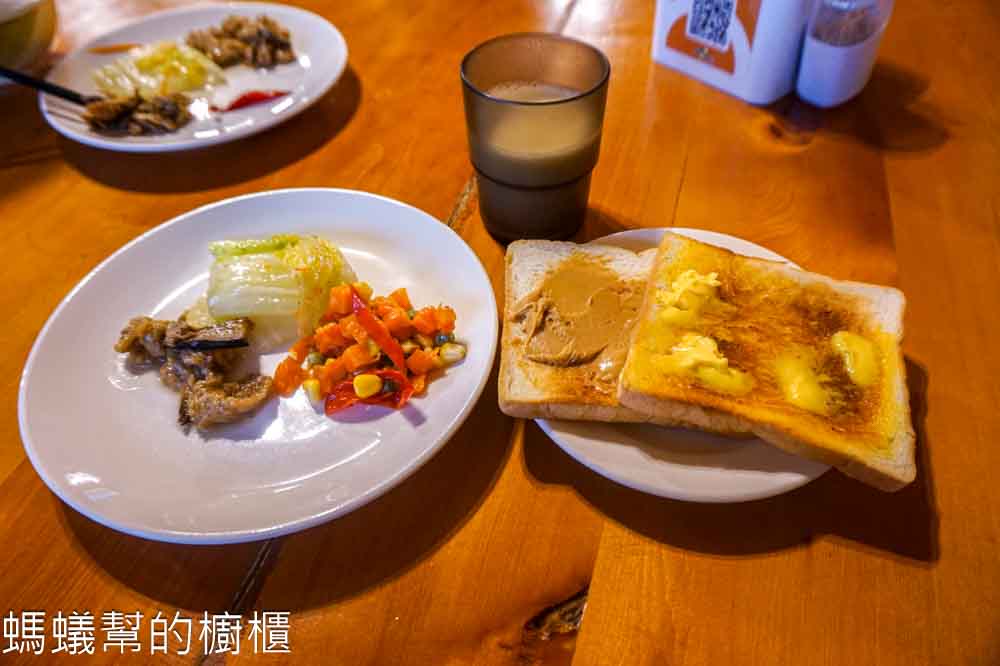 金台灣山莊 | 南投溪頭住宿推薦，純天然杉木打造民宿，還可遠眺山林。
