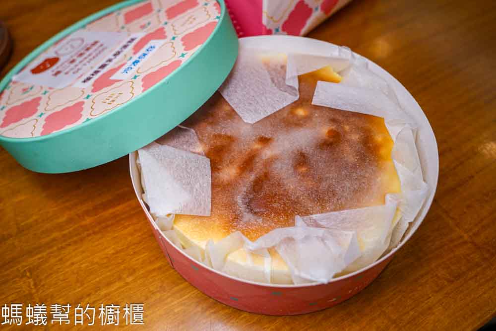 雄二家蛋黃酥 | 彰化蛋黃酥天花板！入口酥脆舌尖上享受，中秋節預購中。