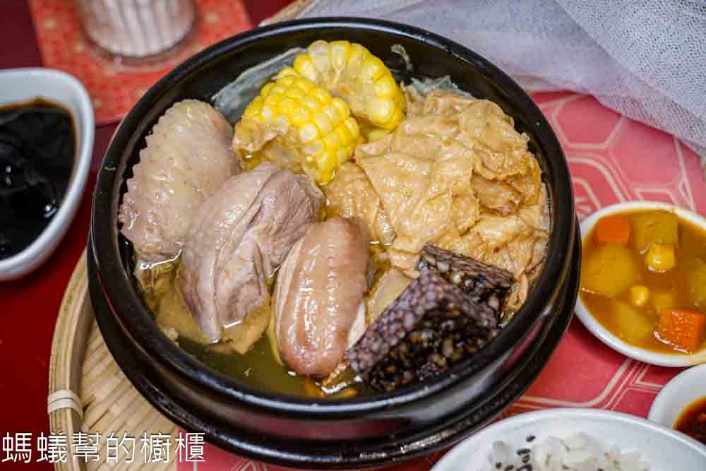 有春茶館 | 台中南屯美食懷舊茶館，魷魚螺肉蒜、麻油雞，點心飲料都高水準！