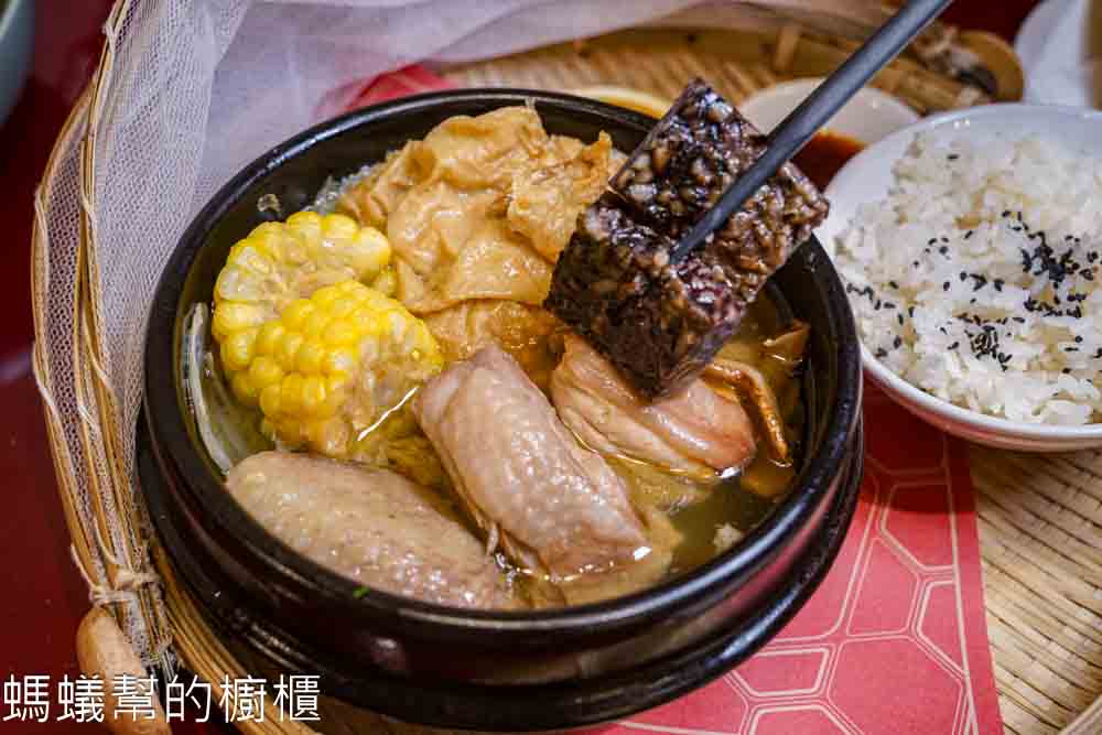 有春茶館 | 台中南屯美食懷舊茶館，魷魚螺肉蒜、麻油雞，點心飲料都高水準！
