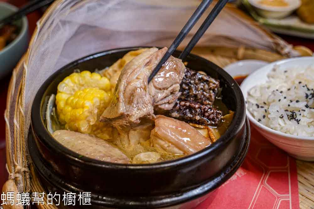 有春茶館 | 台中南屯美食懷舊茶館，魷魚螺肉蒜、麻油雞，點心飲料都高水準！