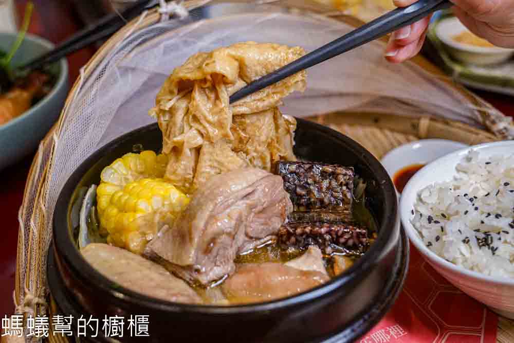 有春茶館 | 台中南屯美食懷舊茶館，魷魚螺肉蒜、麻油雞，點心飲料都高水準！