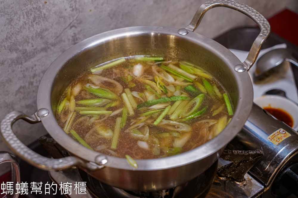 有春茶館 | 台中南屯美食懷舊茶館，魷魚螺肉蒜、麻油雞，點心飲料都高水準！