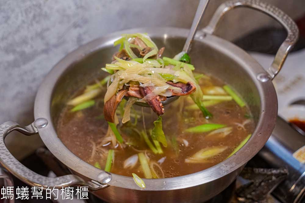 有春茶館 | 台中南屯美食懷舊茶館，魷魚螺肉蒜、麻油雞，點心飲料都高水準！