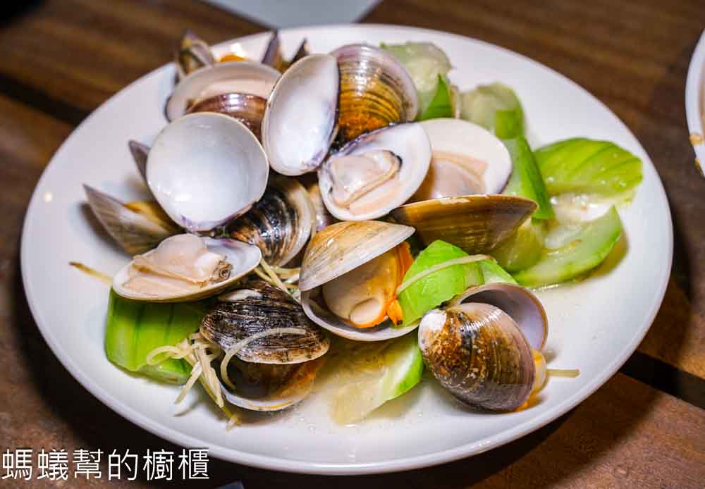鹽鄉民宿餐廳 | 台南北門井仔腳鹽田旁古早味餐廳，虱目魚一夜干、西瓜綿鮮魚湯必點。
