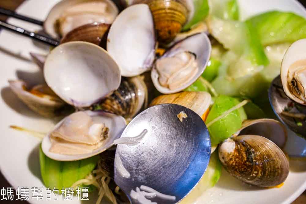 鹽鄉民宿餐廳 | 台南北門井仔腳鹽田旁古早味餐廳，虱目魚一夜干、西瓜綿鮮魚湯必點。