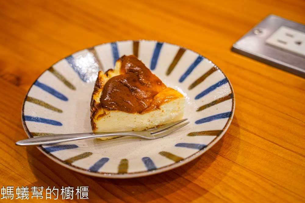 HM Cafe | 彰化市大埔路上寧靜咖啡館，城市中一縷小清新，販售帕尼尼。
