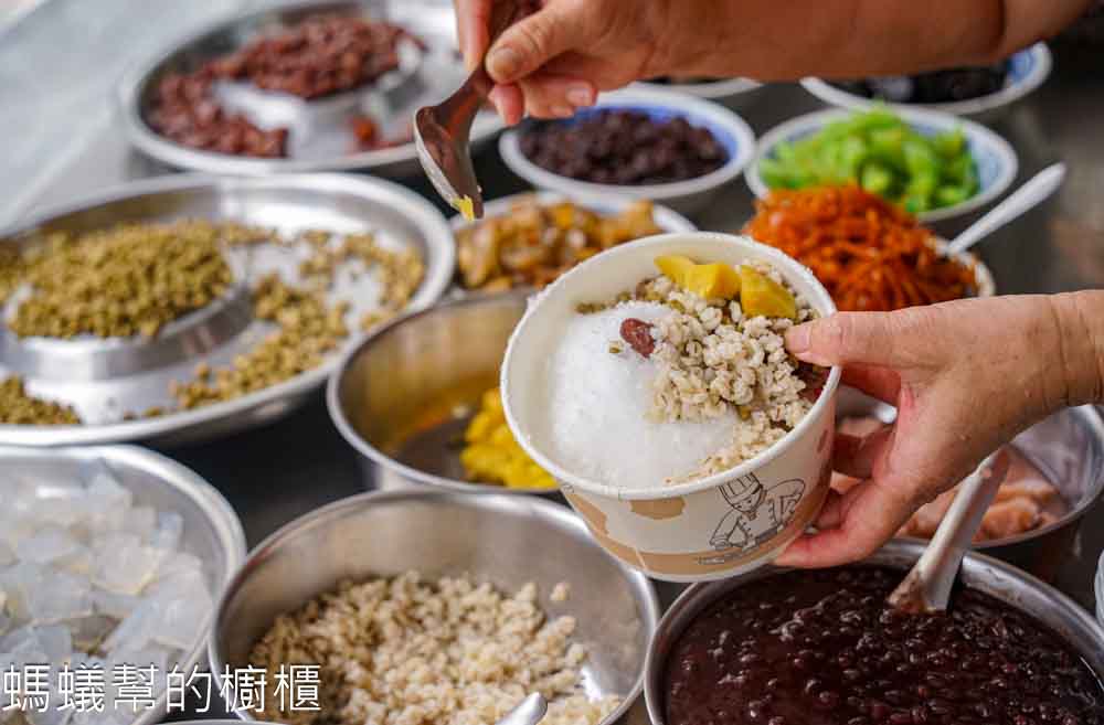 永樂街八寶冰 | 彰化市永樂商圈裡必吃老店剉冰，還有販售少見的月見冰。