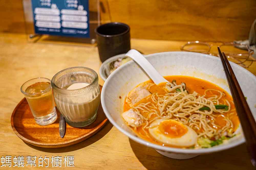 羽庵亭 | 員林電影院下方綜合市場裡，雞白湯拉麵、魚介沾麵。