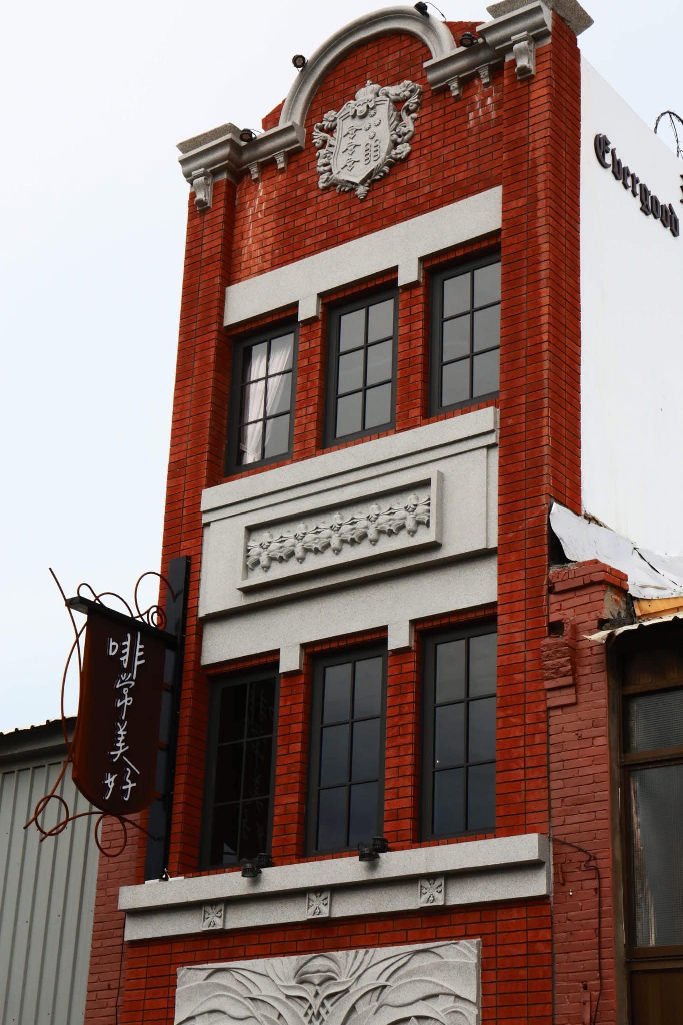 啡常美好 | 苗栗苑裡迎新地標，超美咖啡館，輕食甜點鬆餅一應俱全。