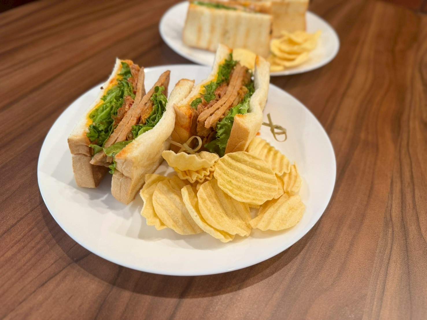 啡常美好 | 苗栗苑裡迎新地標，超美咖啡館，輕食甜點鬆餅一應俱全。