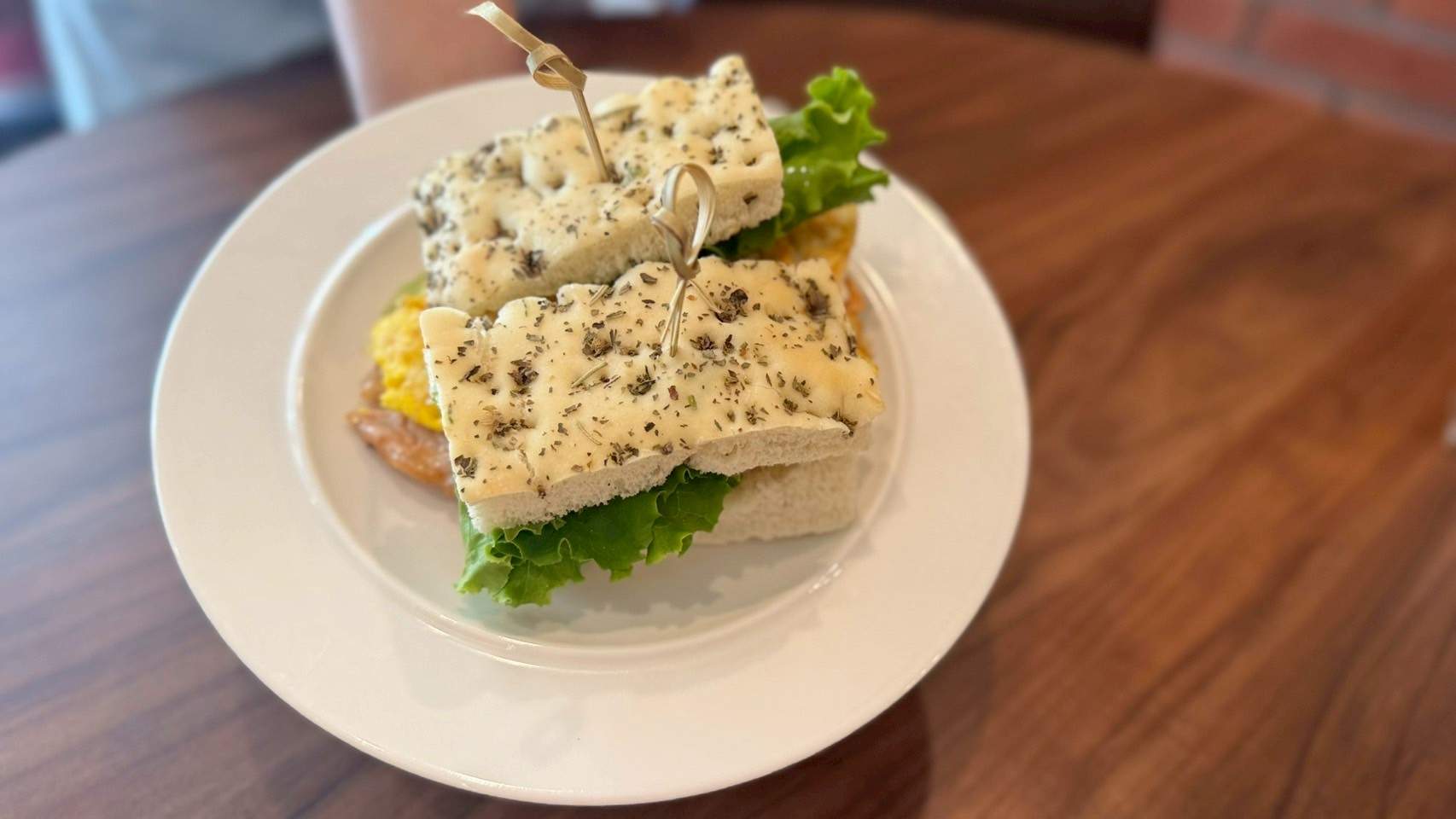 啡常美好 | 苗栗苑裡迎新地標，超美咖啡館，輕食甜點鬆餅一應俱全。
