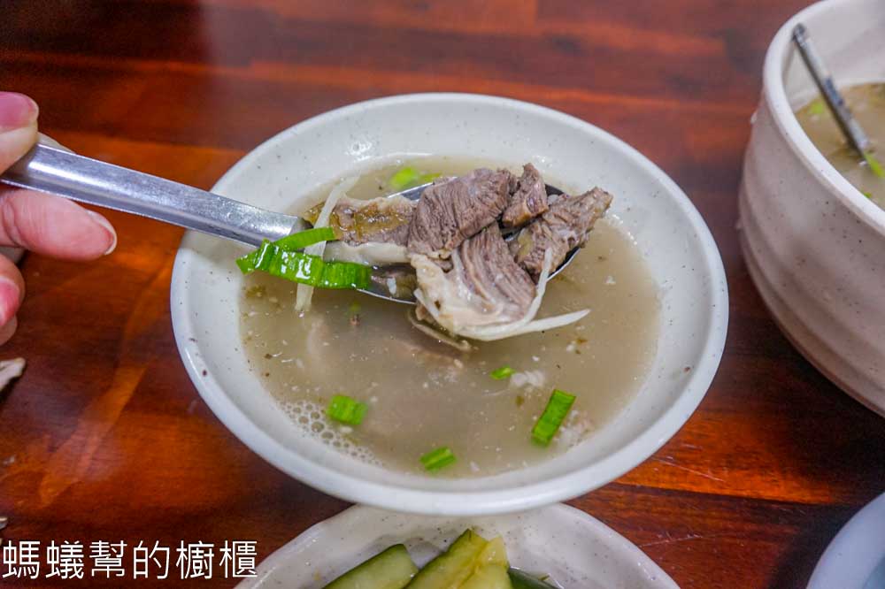 公園黑乾麵 | 新竹市公園旁乾麵老店，黑色淋醬是好吃的關鍵。