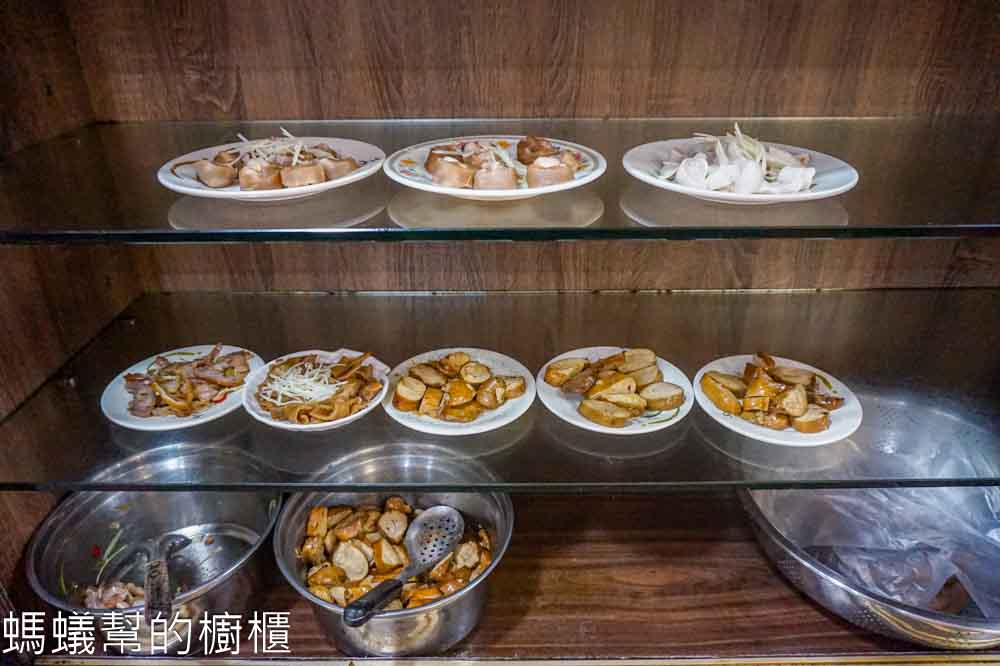 公園黑乾麵 | 新竹市公園旁乾麵老店，黑色淋醬是好吃的關鍵。