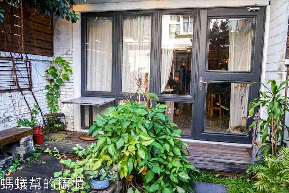 來森もり | 台中西屯區巷子裡甜點咖啡,貓咪出沒,戚風蛋糕用心。