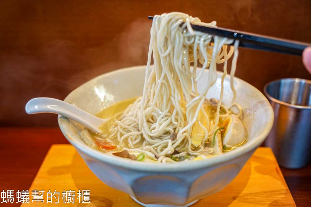 拉麵小徑 | 彰化市拉麵再添一員,販售雞白湯拉麵、叉燒飯。