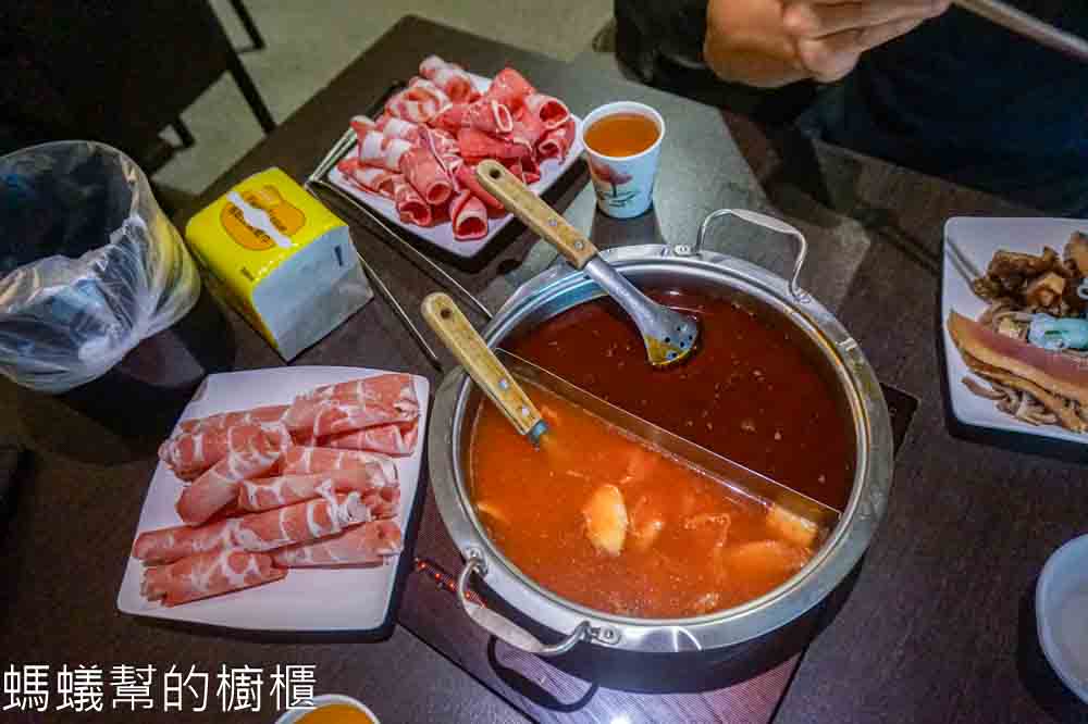 天辣麻辣火鍋(復興南) | 台北麻辣鴛鴦鍋吃到飽,肉類海鮮蔬菜無限自助。