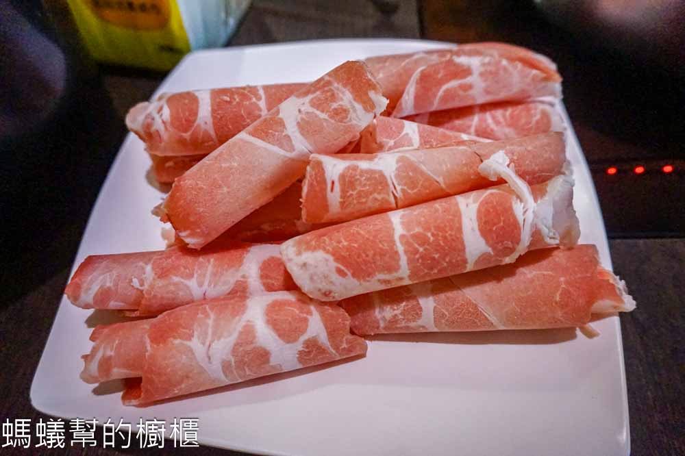 天辣麻辣火鍋(復興南) | 台北麻辣鴛鴦鍋吃到飽,肉類海鮮蔬菜無限自助。