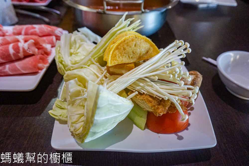天辣麻辣火鍋(復興南) | 台北麻辣鴛鴦鍋吃到飽,肉類海鮮蔬菜無限自助。