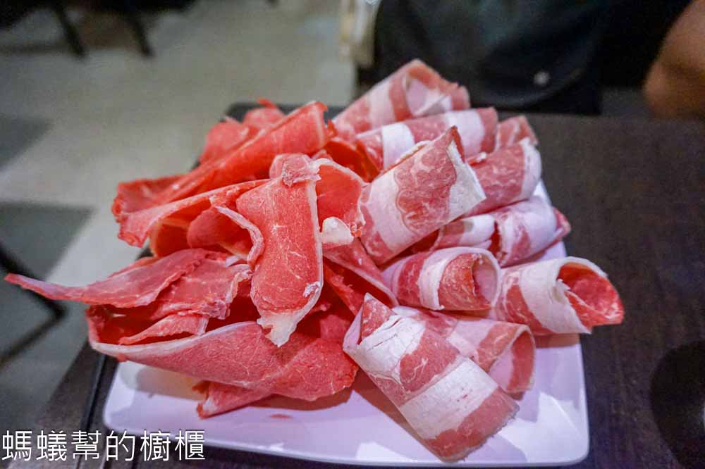 天辣麻辣火鍋(復興南) | 台北麻辣鴛鴦鍋吃到飽,肉類海鮮蔬菜無限自助。