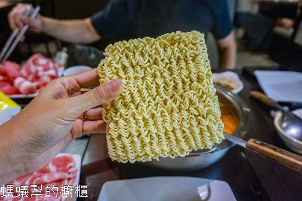 天辣麻辣火鍋(復興南) | 台北麻辣鴛鴦鍋吃到飽,肉類海鮮蔬菜無限自助。