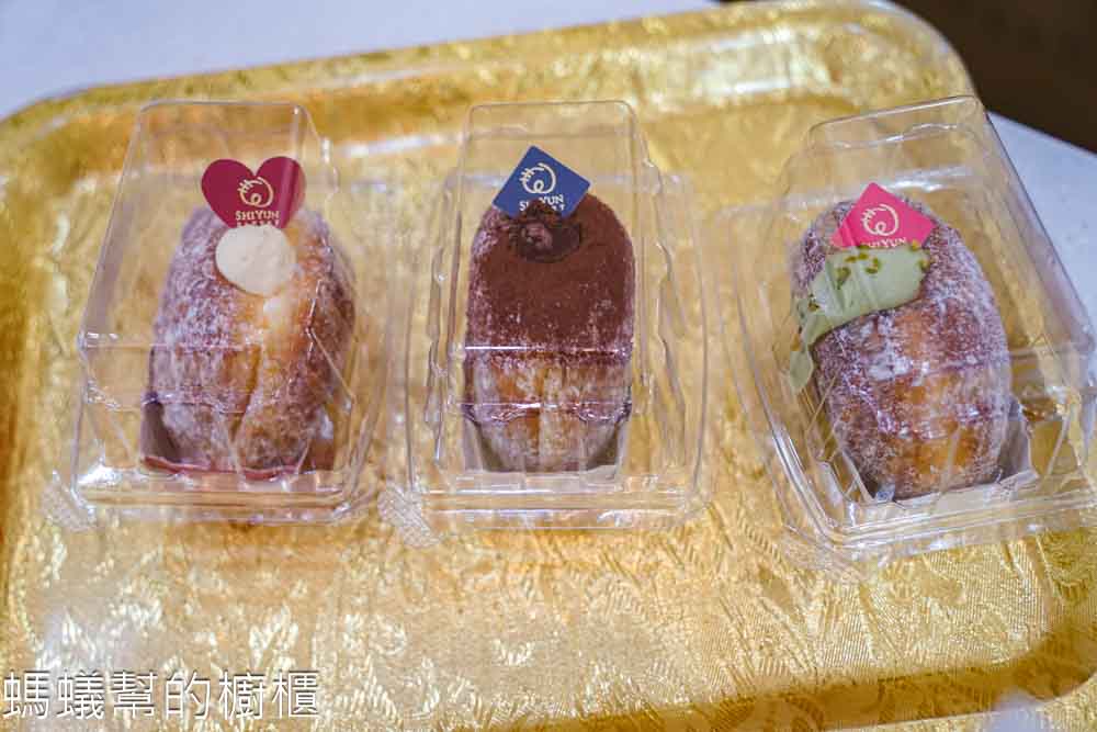 世運烘焙坊 | 彰化也買的到台北最夯的生乳甜甜圈！原味、開心果、巧克力三種口味。