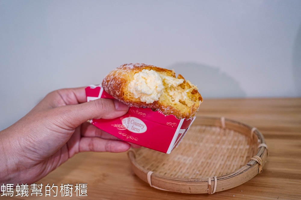 世運烘焙坊 | 彰化也買的到台北最夯的生乳甜甜圈！原味、開心果、巧克力三種口味。
