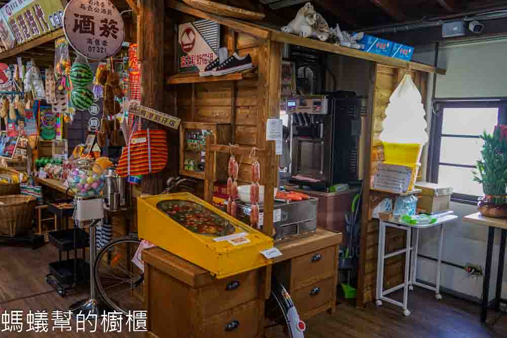 鹿港時代 | 鹿港桂花巷文創選品，鹿角造型霜淇淋，免費套圈圈彈珠檯遊戲。