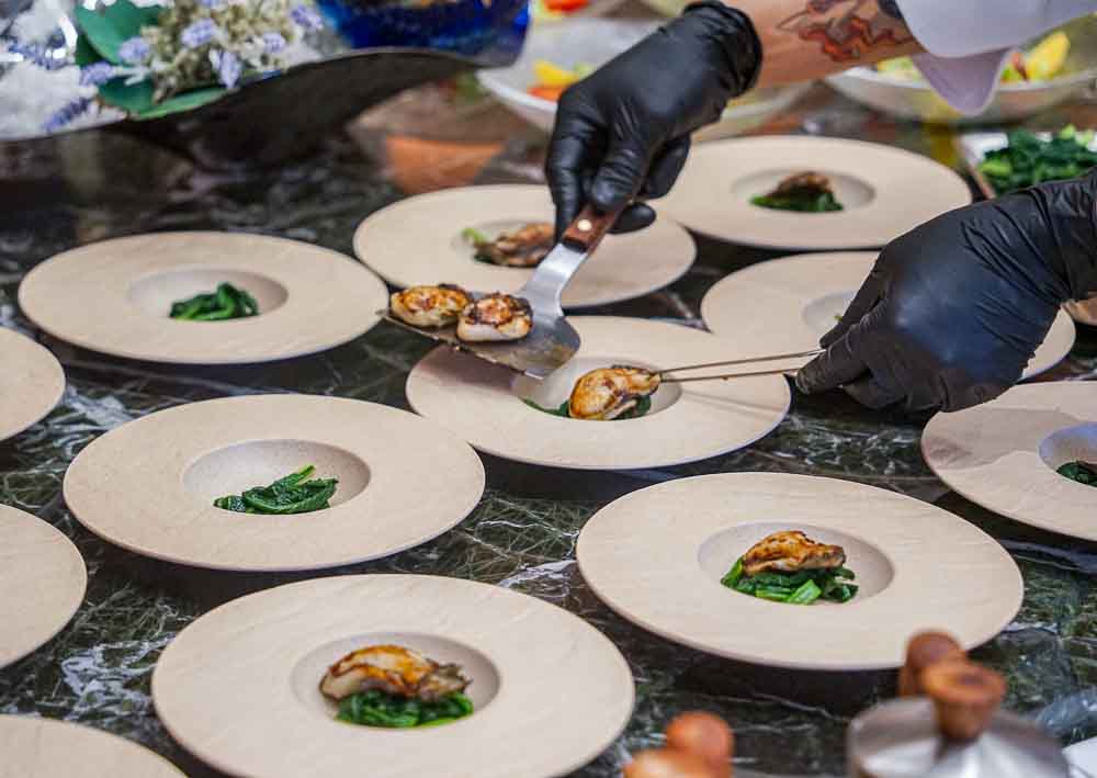 alt="夏登法式鐵板燒 日本播磨生蠔佐昆布荷蘭醬"