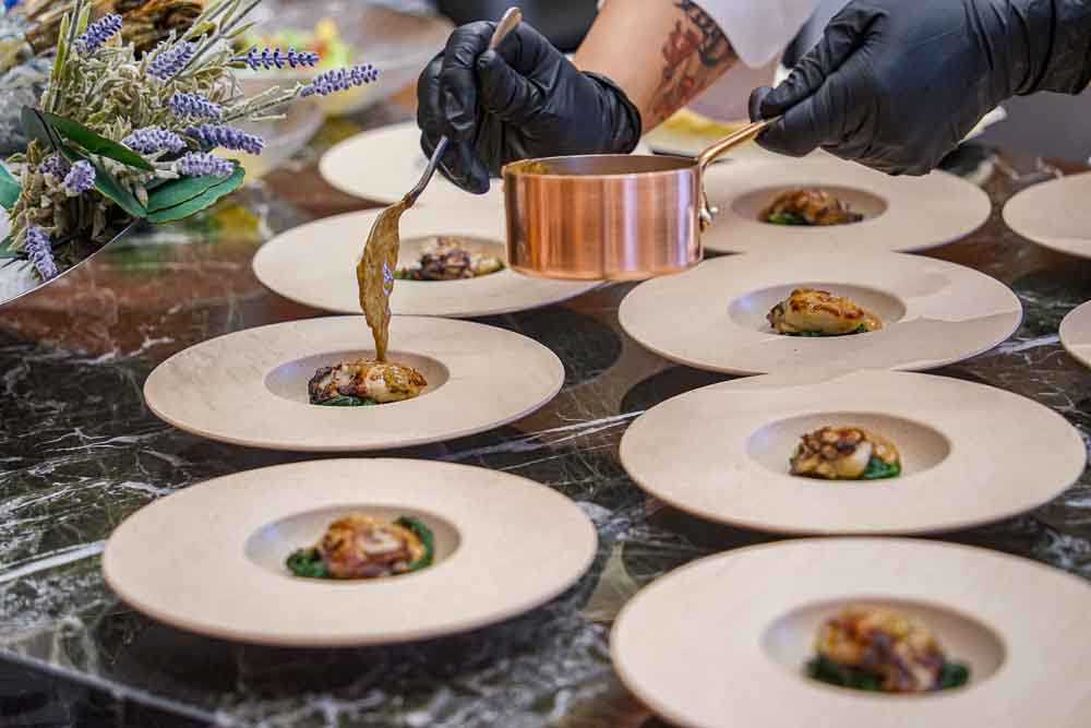 alt="夏登法式鐵板燒 日本播磨生蠔佐昆布荷蘭醬"