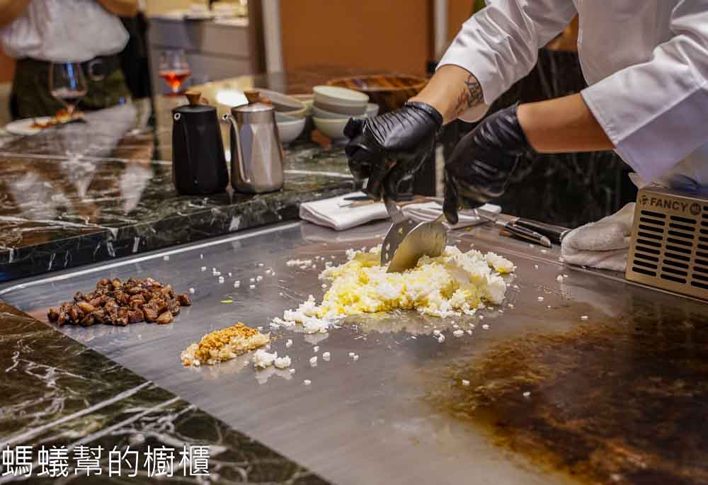 alt="夏登法式鐵板燒 A5和牛牛筋魚卵炒飯"