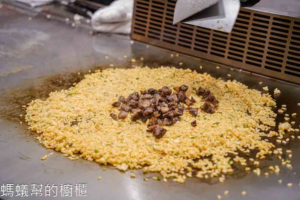 alt="夏登法式鐵板燒 A5和牛牛筋魚卵炒飯"