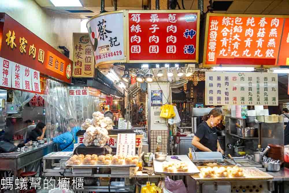 蔡記肉圓 | 新竹城隍廟入口處，蔥肉、筍絲兩種口味，燕丸湯也好喝。