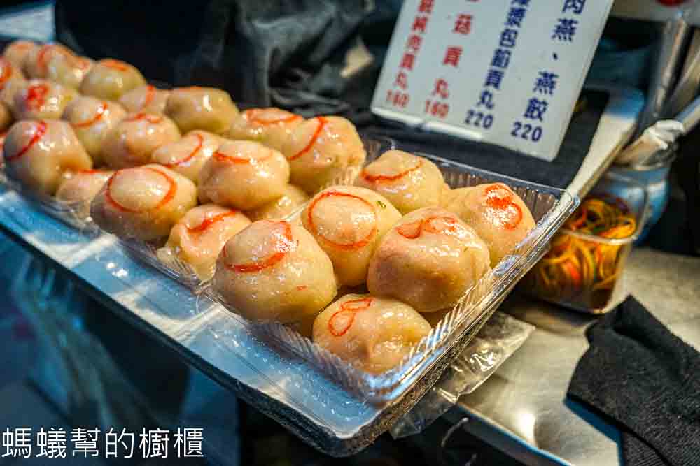 蔡記肉圓 | 新竹城隍廟入口處，蔥肉、筍絲兩種口味，燕丸湯也好喝。