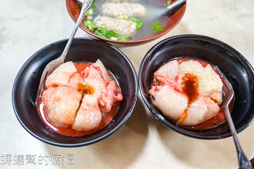 蔡記肉圓 | 新竹城隍廟入口處，蔥肉、筍絲兩種口味，燕丸湯也好喝。