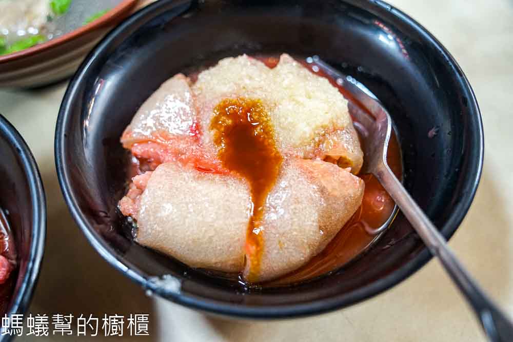 蔡記肉圓 | 新竹城隍廟入口處，蔥肉、筍絲兩種口味，燕丸湯也好喝。