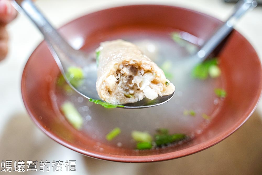 蔡記肉圓 | 新竹城隍廟入口處，蔥肉、筍絲兩種口味，燕丸湯也好喝。