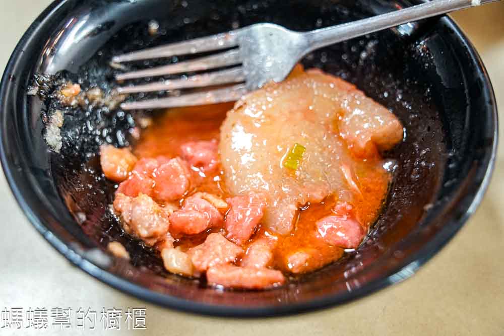 蔡記肉圓 | 新竹城隍廟入口處，蔥肉、筍絲兩種口味，燕丸湯也好喝。