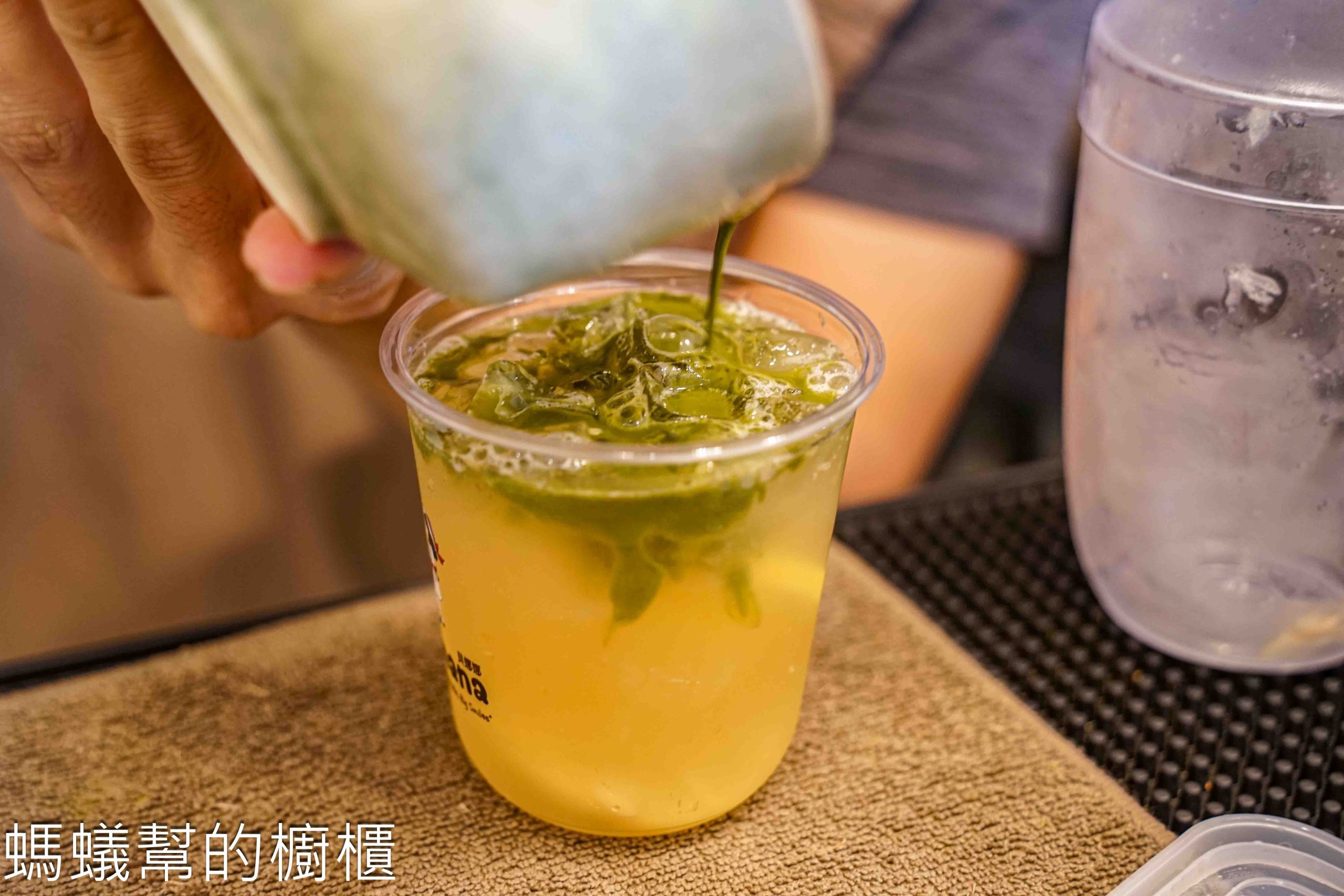 貝娜娜 | 彰化市外帶咖啡館，提拉米蘇+奶霜咖啡邊吃邊喝的有趣體驗。
