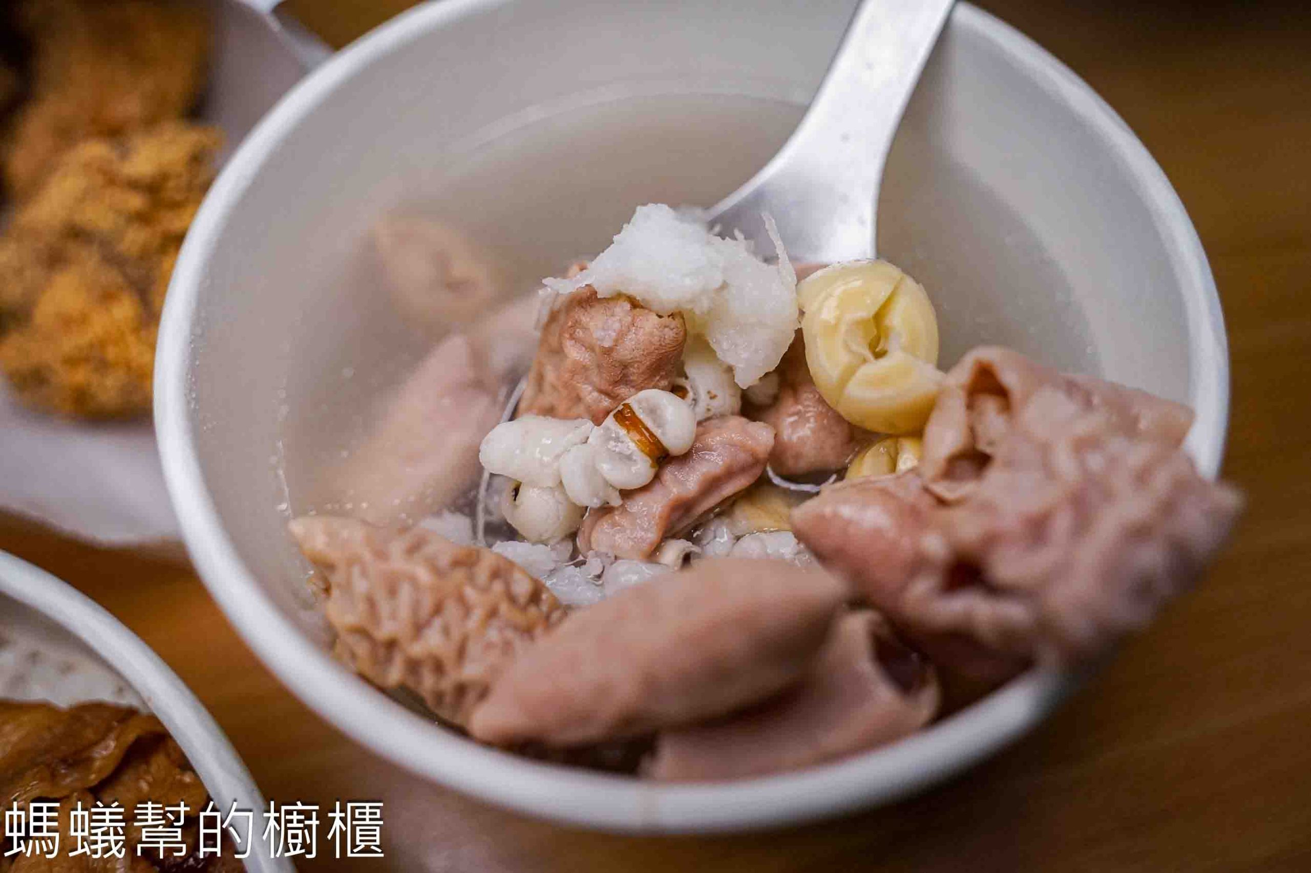 鬍鬚張魯肉飯便當