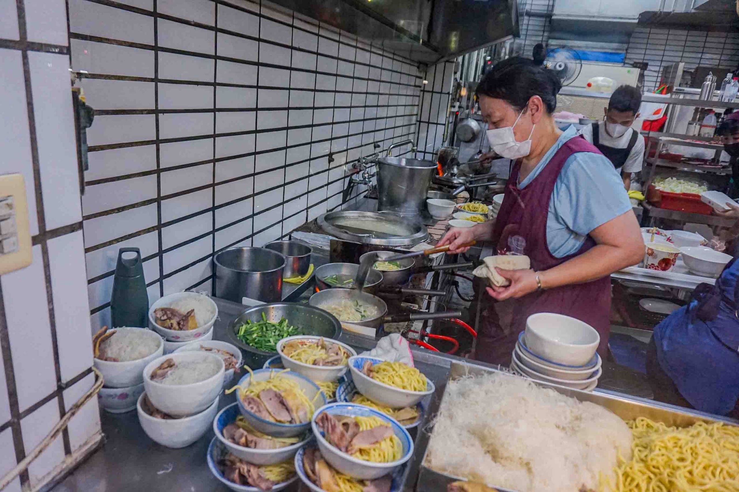 原夜市鴨肉麵 | 新竹市東區炒鴨肉麵，新竹人對鴨肉麵的執著，排隊也要吃。