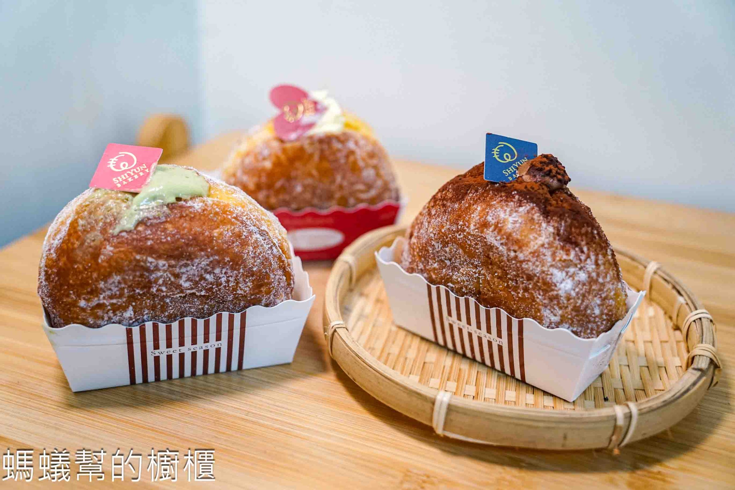 世運烘焙坊 | 彰化也買的到台北最夯的生乳甜甜圈！原味、開心果、巧克力三種口味。