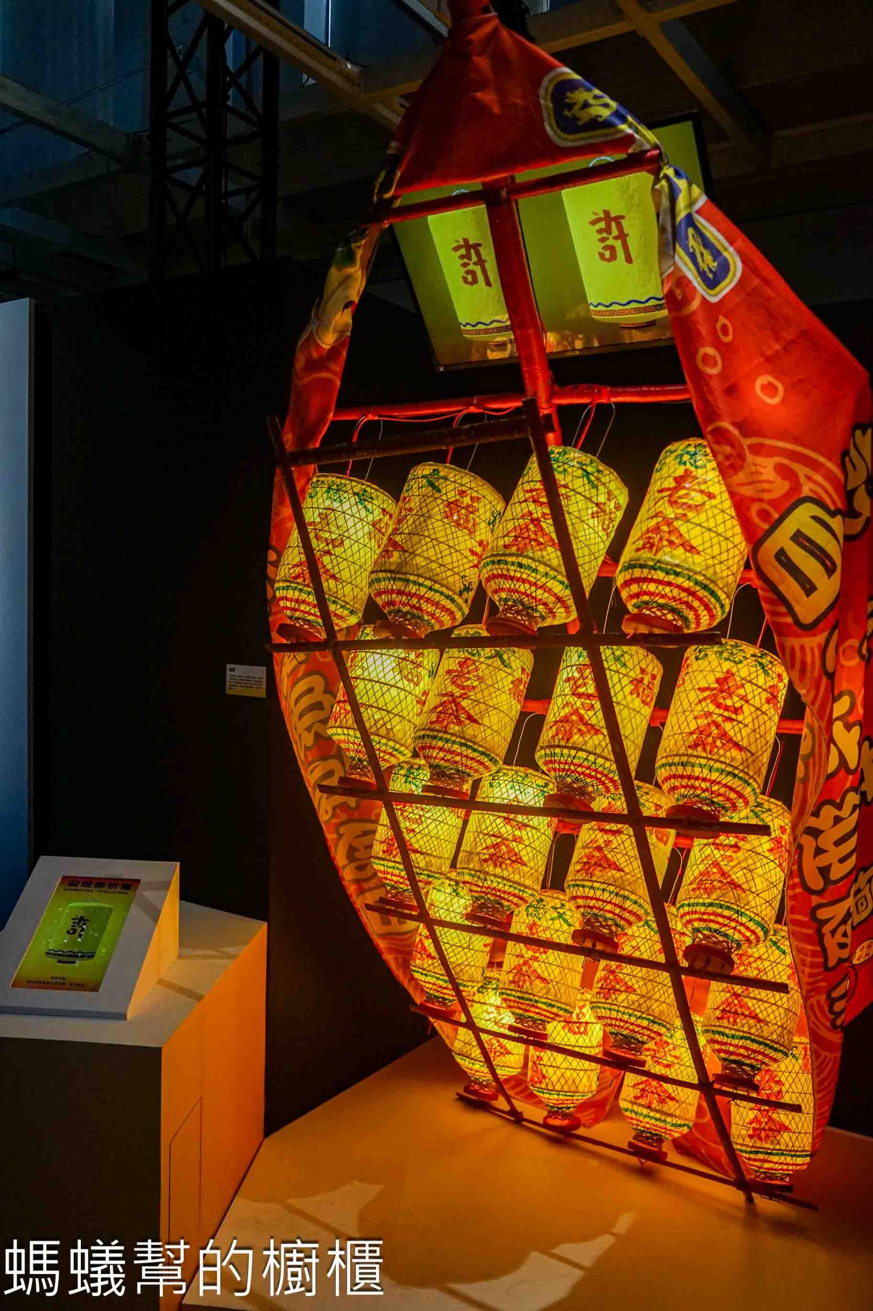 台灣設計展花壇迎燈排