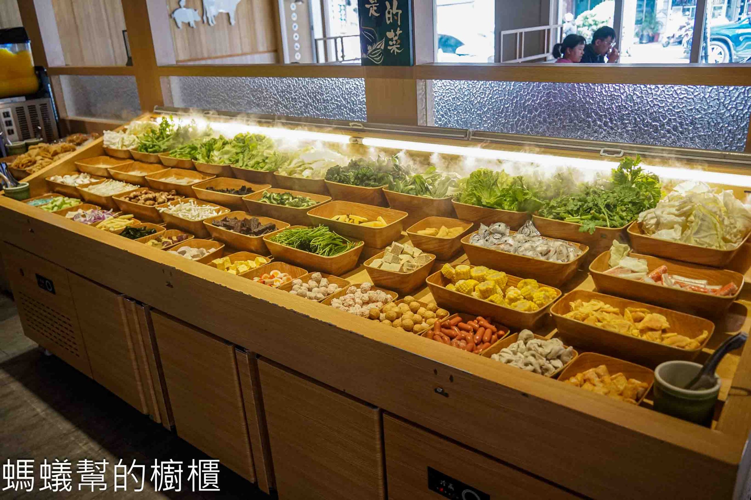 八石什鍋永安店 | 彰化火鍋推薦,自助吧蔬菜新鮮種類多,麻油燒酒系列冬日激推!
