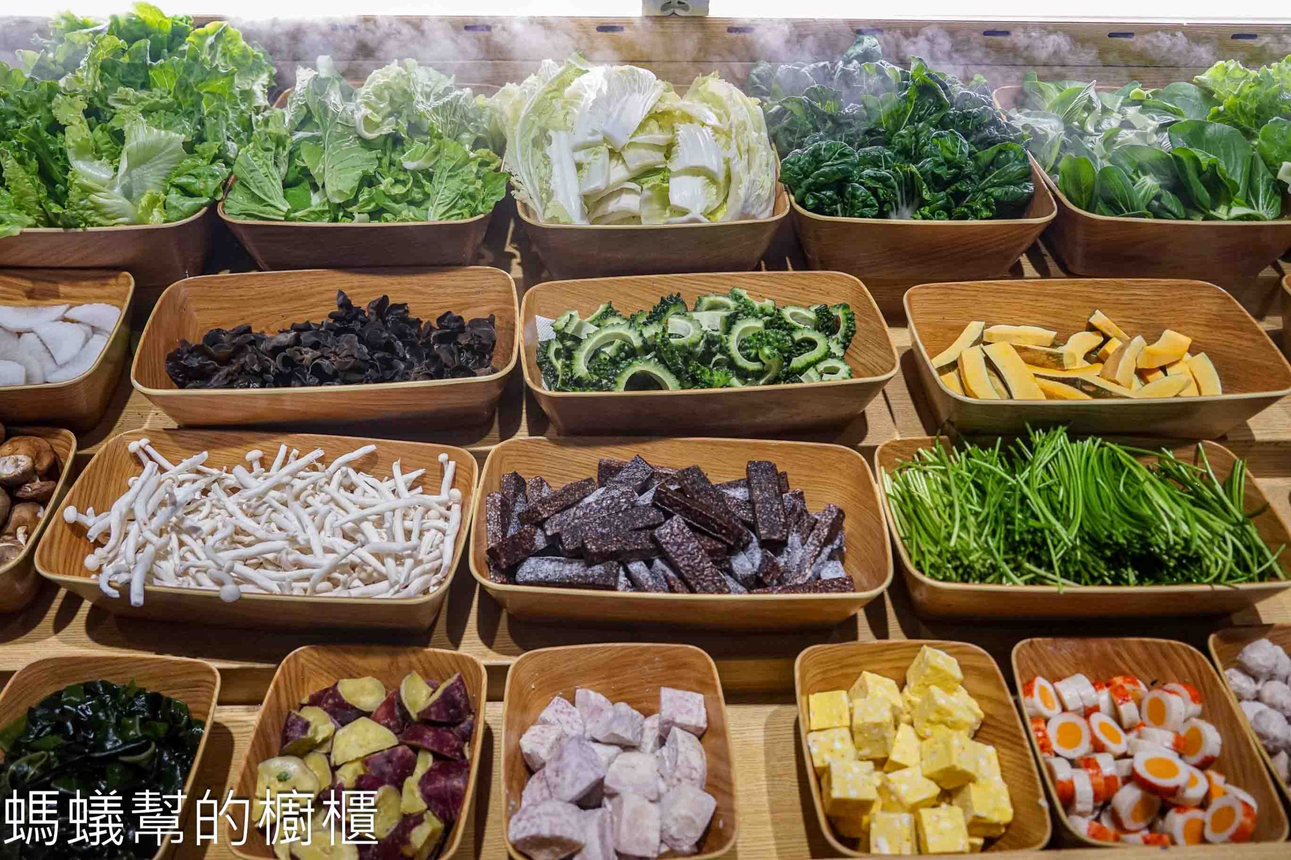 八石什鍋永安店 | 彰化火鍋推薦,自助吧蔬菜新鮮種類多,麻油燒酒系列冬日激推!