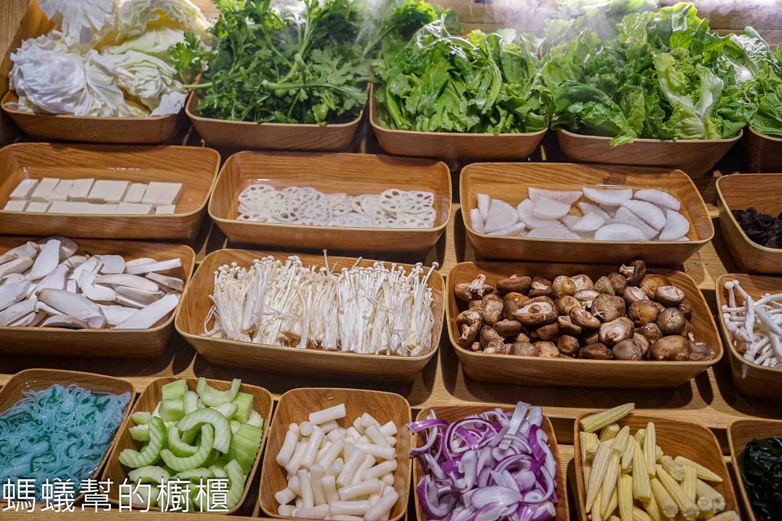 八石什鍋永安店 | 彰化火鍋推薦,自助吧蔬菜新鮮種類多,麻油燒酒系列冬日激推!