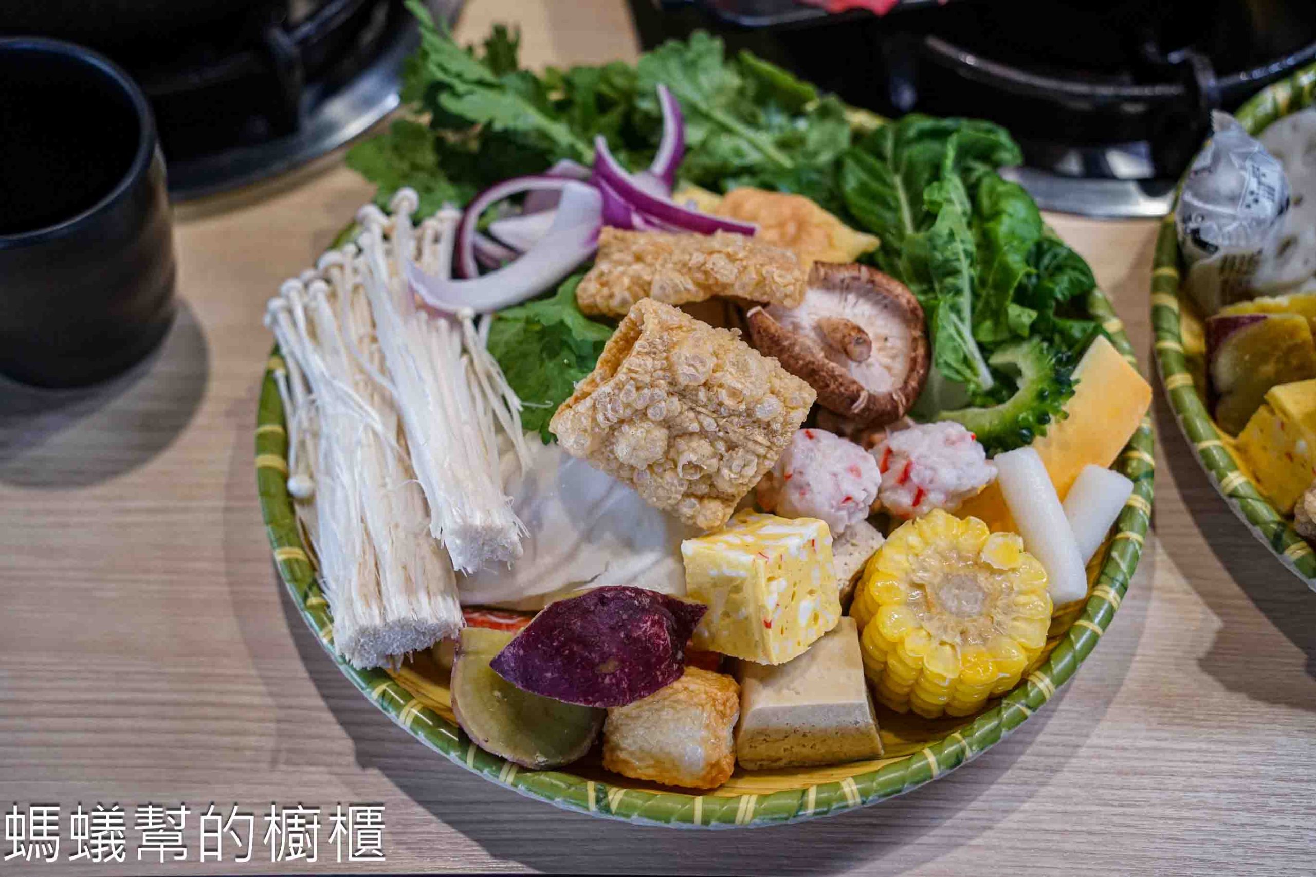 八石什鍋永安店 | 彰化火鍋推薦,自助吧蔬菜新鮮種類多,麻油燒酒系列冬日激推!